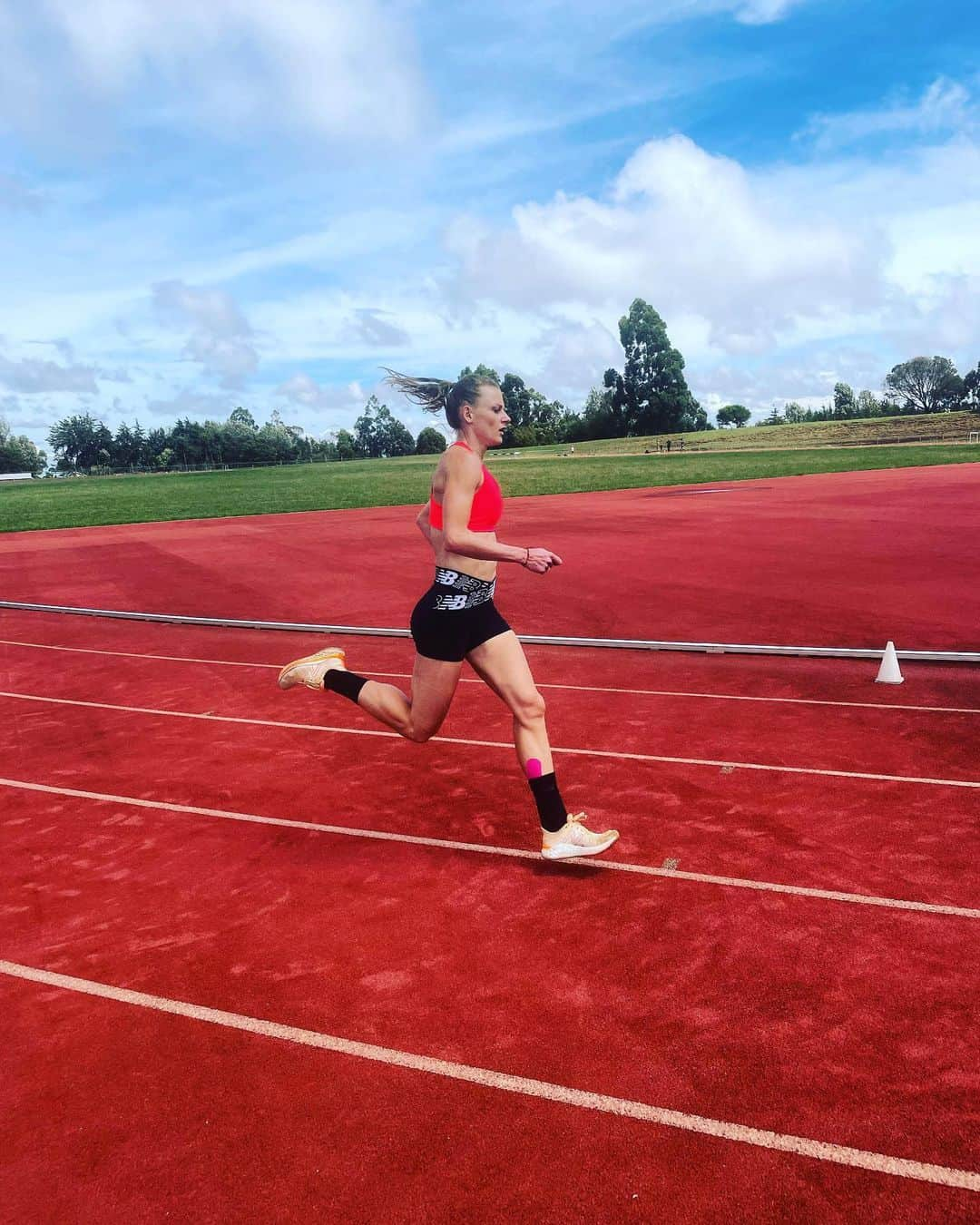 Patrycja WYCISZKIEWICZのインスタグラム：「Wbiegając w ostatni tydzień zgrupowania 🥰😍♥️ #lastweek #run #running #track #temporun #fun #workout #kenya #iten #atitudecamp」