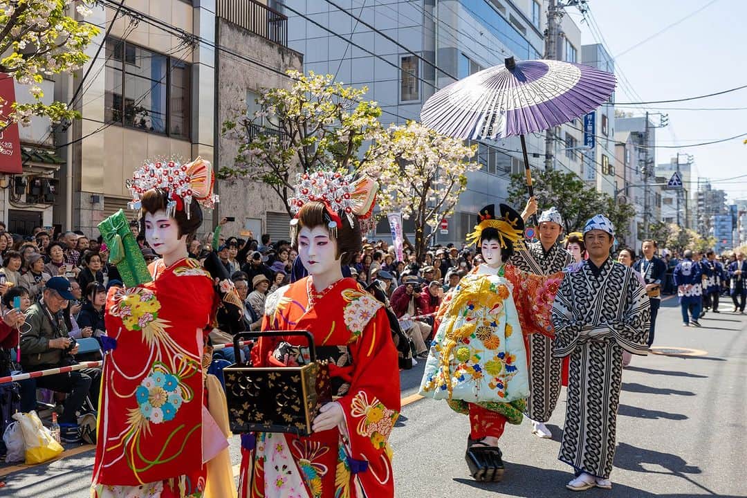 TOBU RAILWAY（東武鉄道）さんのインスタグラム写真 - (TOBU RAILWAY（東武鉄道）Instagram)「📍Asakusa – Ichiyo Sakura Festival . A spring festival held in Asakusa  Asakusa is a popular tourist spot in Tokyo. When spring arrives, the Ichiyo Sakura Festival is held in the back of Asakusa Kannon. . The main event of the festival is the Edo Yoshiwara Oiran Dochu, where participants wearing spectacular clothes take part in a parade. . There are also refreshment booths and free markets where you can enjoy shopping. Drop by and check out the festival when you travel to Asakusa. (Event planned for April 8) . Please comment "💛" if you impressed from this post. Also saving posts is very convenient when you look again :) . #visituslater #stayinspired #nexttripdestination . . . #asakusa #asakusatokyo #beautifulspots #placetovisit #tochigi #spring #recommend #japantrip #travelgram #tobujapantrip #unknownjapan #jp_gallery #visitjapan #japan_of_insta #art_of_japan #instatravel #japan #instagood #travel_japan #exoloretheworld #ig_japan #explorejapan #travelinjapan #beautifuldestinations #toburailway #japan_vacations」4月3日 18時00分 - tobu_japan_trip