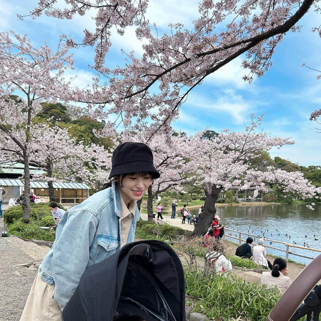 仙石みなみさんのインスタグラム写真 - (仙石みなみInstagram)「. 🌸 お花見できたよー☺︎ 4月もよろしくです！  #お花見 #桜 #団子 #cherryblossom」4月3日 18時10分 - sengoku_minami