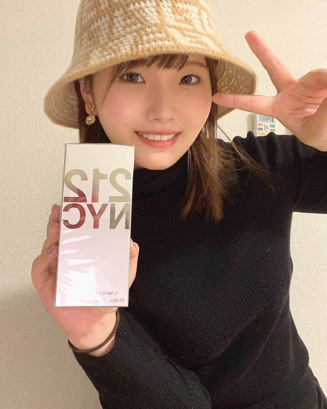 河合陽菜のインスタグラム：「このドデカい香水のおかげで毎日いい匂い⊂(^・^)⊃」