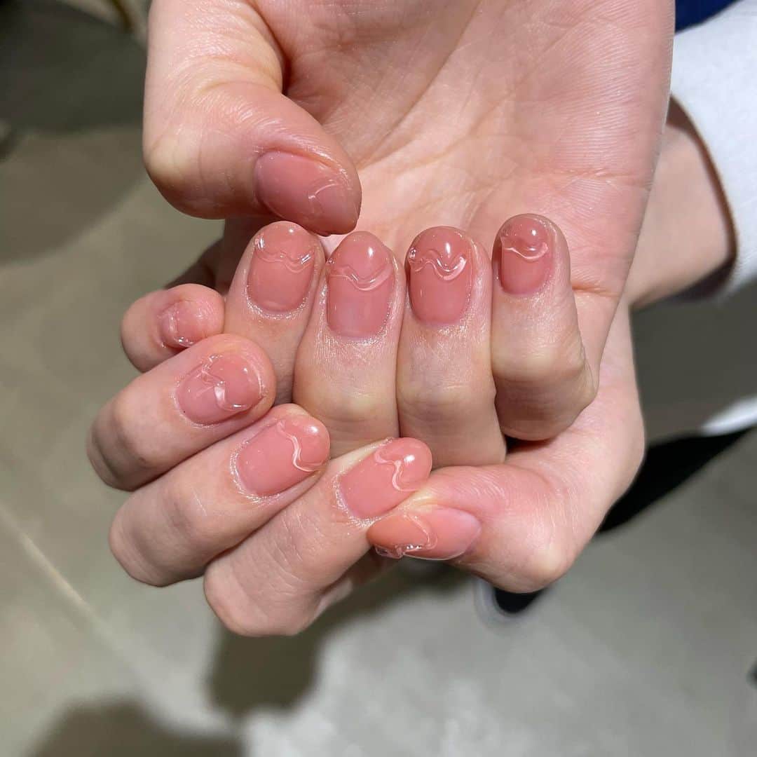 青柳透のインスタグラム：「粘膜カラーってやつ？超可愛い  #ジェルネイル #ネイル #nails #newnails」