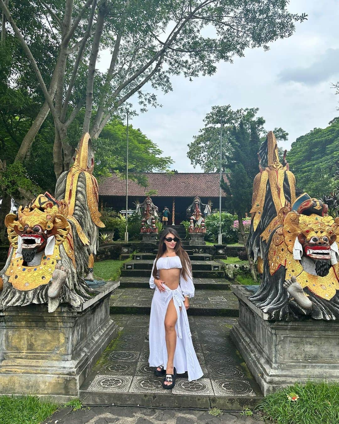 KaThE ArOcAさんのインスタグラム写真 - (KaThE ArOcAInstagram)「La magia de recordar y teletransportarte 📸  #bali #indonesia #travelphotography #instagram #baliisland #tirtagangga」4月3日 23時49分 - kathearoca
