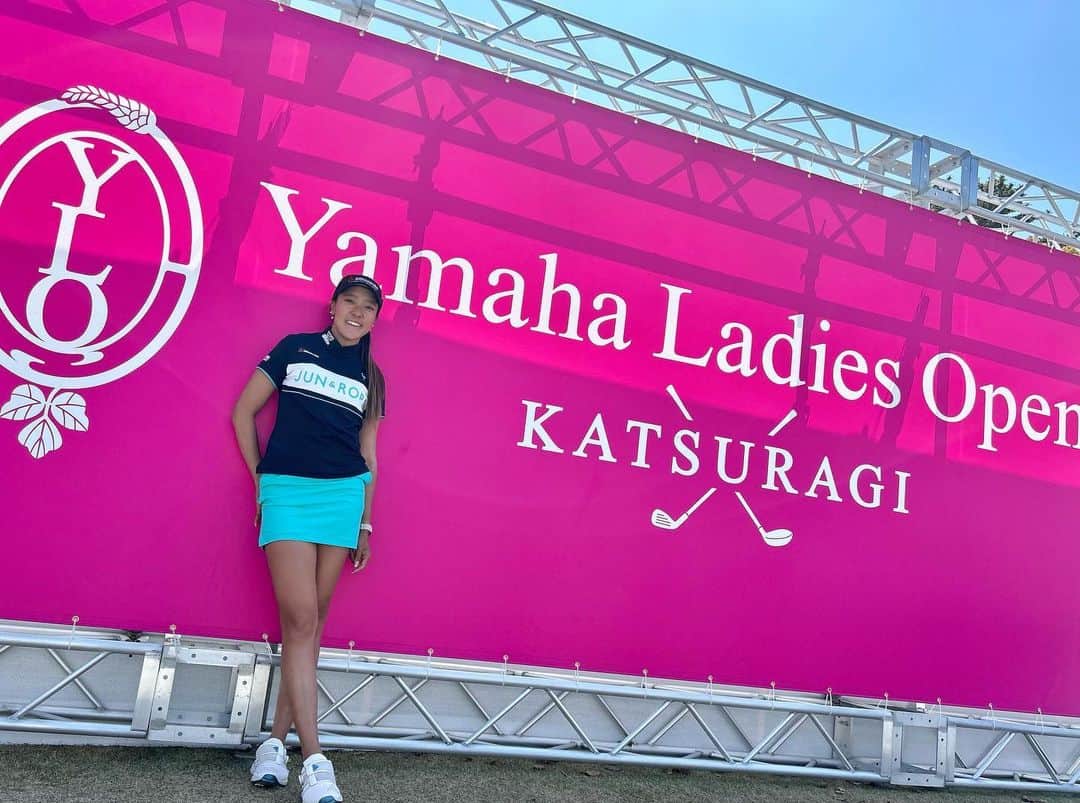 エイミー・コガさんのインスタグラム写真 - (エイミー・コガInstagram)「Yamaha Ladies Open🌸 Thank you Katsuragi Golf Club for hosting another great tournament! The course and greens are always in stunning shape, being one of the most beautiful courses we play on tour, and the amazing hospitality! (very good food)  Thank you to all the volunteers, staff, sponsors and and fans!💛  大好きな葛城🌸 いつもコースコンディションとホスピタリティがさいこうです！ 今年もグリーンとコースはスーパーしあがっててめっちゃキレイでむづかしかった！ 土日はとくいなショートゲームがボロボロでくやしいきもちです😭  今週もいっぱいおうえんありがとうございました🧡 さくらもいっぱいさいてた☺️ 来週もがんばるぞ💪  #yamahaladiesopen #エイミーコガ  #バイキングのカレーといちご食べすぎた」4月3日 18時26分 - eimango