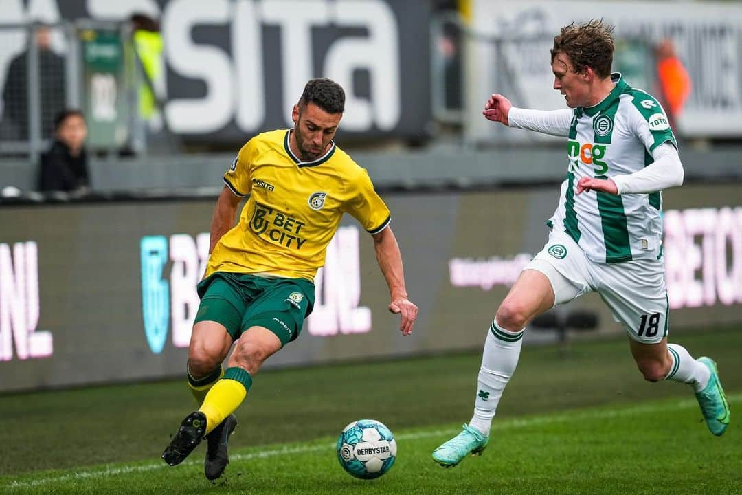 イヴォ・ピントさんのインスタグラム写真 - (イヴォ・ピントInstagram)「Not the best not the worst! But 3 massive points! Worked out again as a Team! We continue all together! Thanks for the support 💛💚 @fortuna.sittard」4月3日 18時44分 - ivopinto6