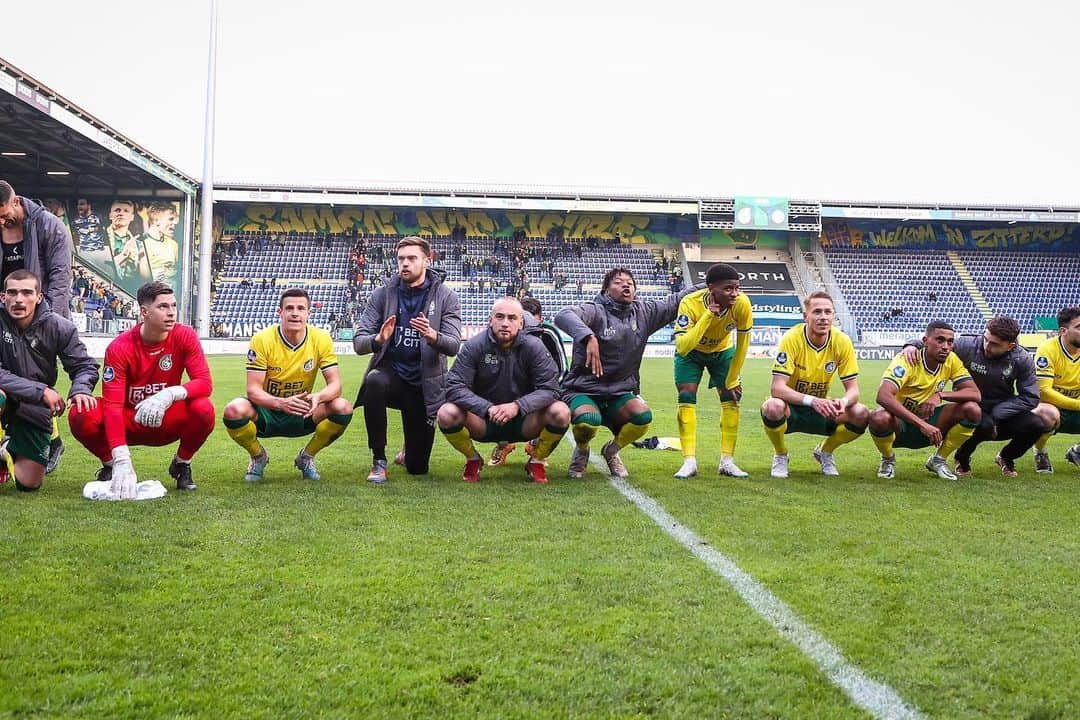イヴォ・ピントさんのインスタグラム写真 - (イヴォ・ピントInstagram)「Not the best not the worst! But 3 massive points! Worked out again as a Team! We continue all together! Thanks for the support 💛💚 @fortuna.sittard」4月3日 18時44分 - ivopinto6