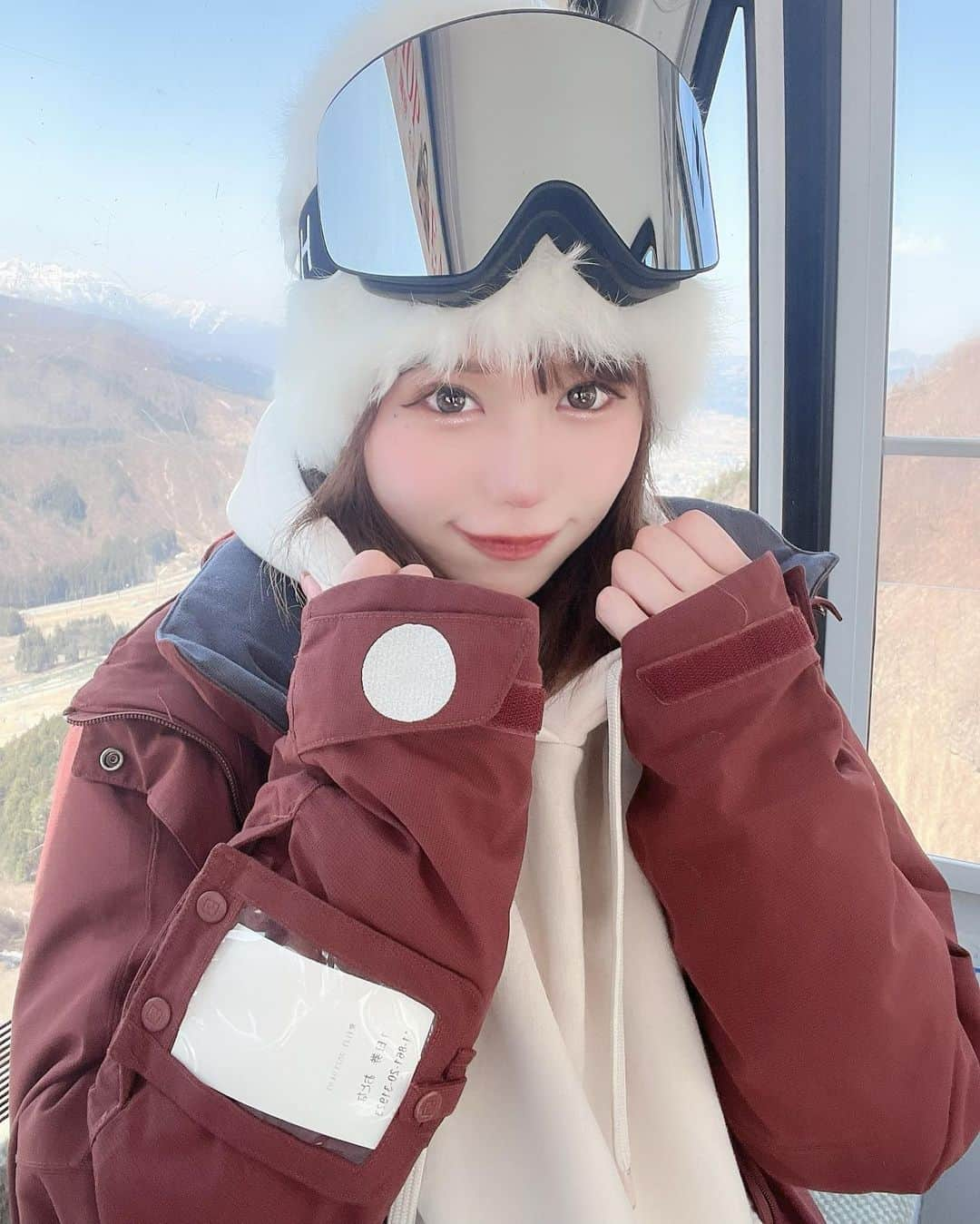 森カノンのインスタグラム：「🏂❄️⛄ 来シーズンは絶対一緒に行こうね？💓  #GALA湯沢#スノボ#スノボ女子#スノボー#スノボウェア」