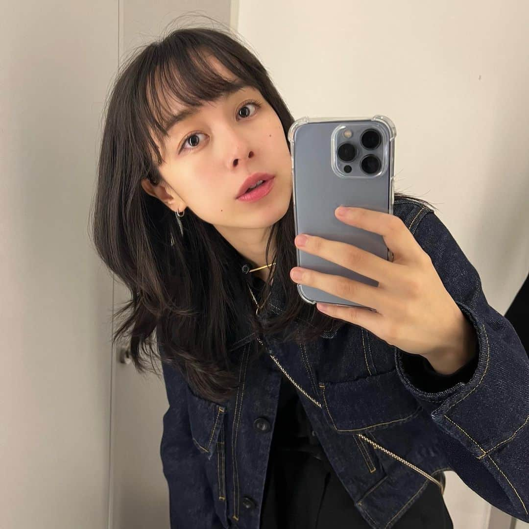 佐藤ミケーラ倭子のインスタグラム：「みんな足の小指の爪どれくらいあるー？🐷」