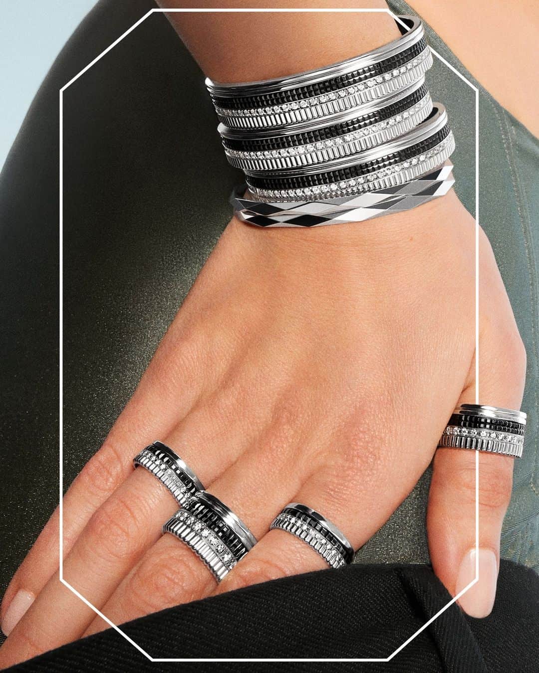 ブシュロンのインスタグラム：「POWER PERSPECTIVE⁣ ⁣ Strength can mean many things. Embrace your inner power with the bold spirit of Quatre Black Edition.⁣ ⁣ #BasicnotBasic⁣ #BoucheronQuatre」