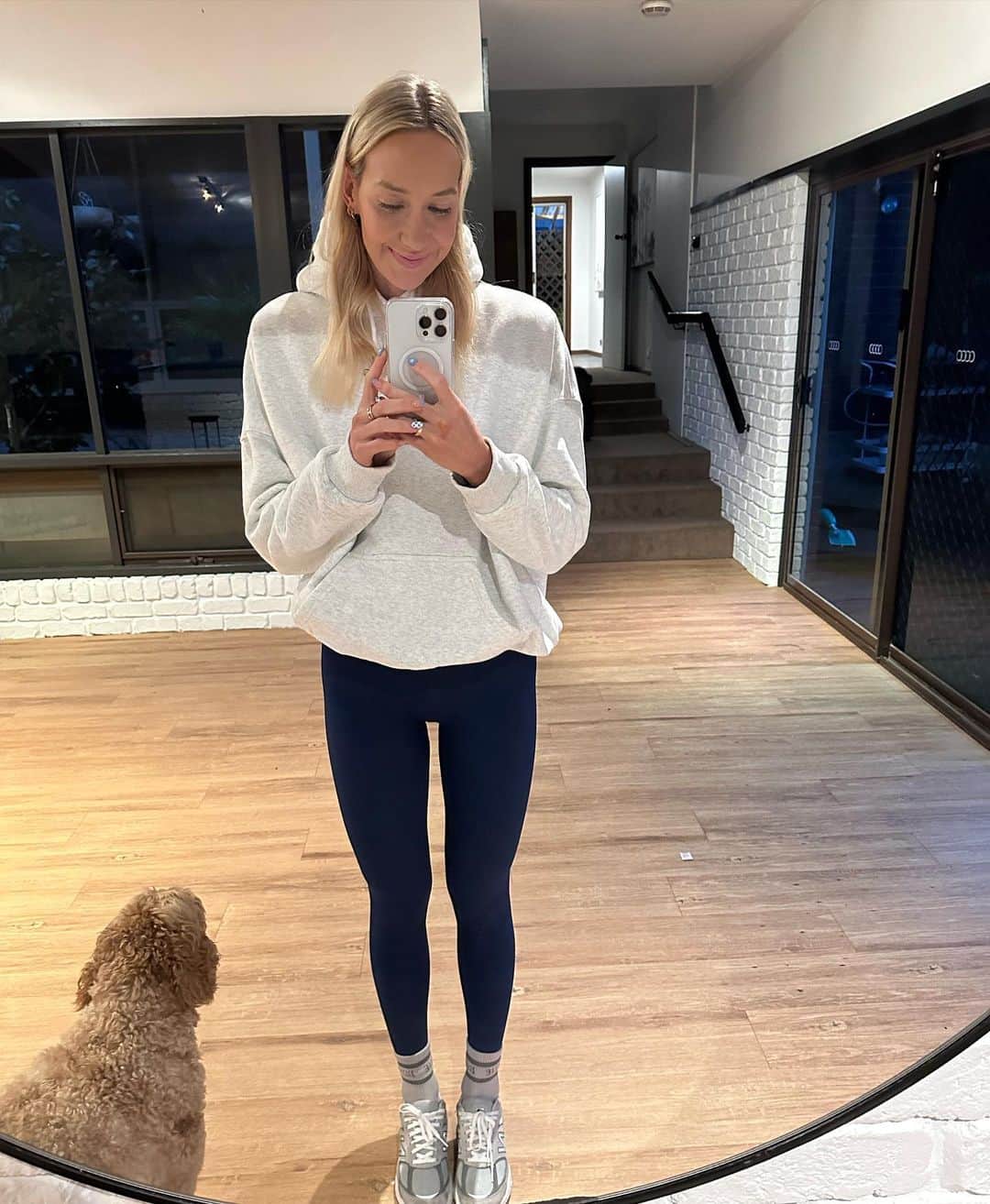 マディソン・ウィルソンのインスタグラム：「Mirror series ft mostly early morning moods 🤪」