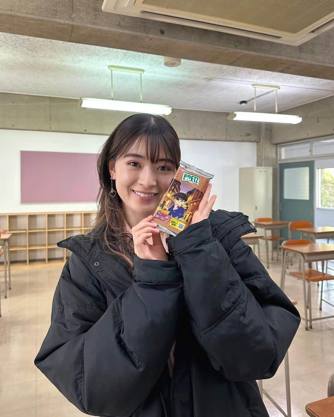 優希美青さんのインスタグラム写真 - (優希美青Instagram)「今朝コンビニでゲットしました🫶  この小さいサイズのクリアファイル、みなさんなら何入れますか？🤔  現場でのおやつにコナンくんPRETZ😚  コナンくんパワーで夜も撮影頑張ります✌︎  #名探偵コナン #コナン #夫婦が壊れるとき」4月3日 19時11分 - mio_yuki