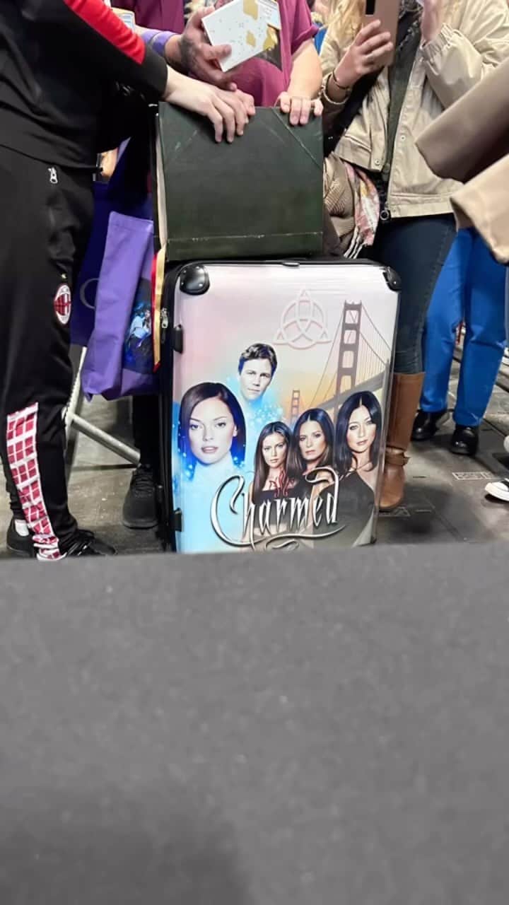 ホリー・マリー・コームズのインスタグラム：「We will always have Paris. #Charmed #Legacy @thehouseofhalliwell」