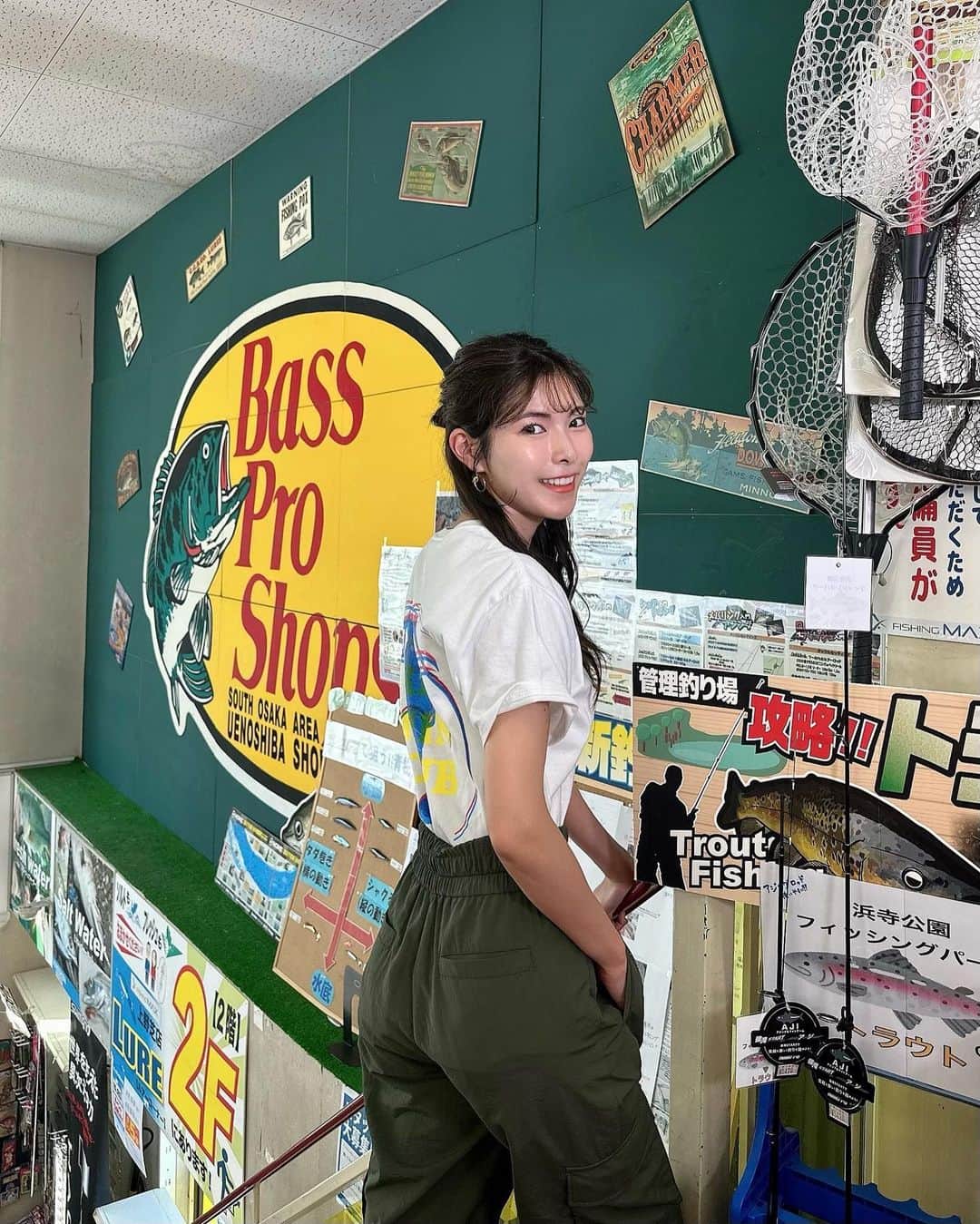 Yuika Matsuさんのインスタグラム写真 - (Yuika MatsuInstagram)「#LIVEニュースレポ @jcom_sakai  　 暖かくなってきてみなさん！ #釣り はじめする方も 増えてきたんじゃないですかー？🎣 　 　 今日は#フィッシングマックス 上野芝店さんから 放送をお届けしました！ @fishingmax.uenoshiba  　 　 こちらの店舗ではルアー・エサ・船・渓流など 色んなジャンルの商品が ずらーーっと並んでおります🔍   　 これから釣りを始めたい方へオススメの商品や、 堺で釣りをしやすい場所♪   @mirumiru1019 ちゃんが釣りたい 春イカ情報など…🦑🌸 盛りだくさんでお届けしましたよっ！！ 　 店長の安田さん 本当にありがとうございました😊 　  衣装▷ @irie_fishing_club  　 　   そして！月曜日コーナ【堺deあいうえお】📣 　 第14回目のキーワードは"せ" ▷【線香】をご紹介しました！ 　 　 日本の今の線香の形状を作ったのが 堺ってみなさんご存知でしたか？ 　 　 堺と線香の深ーい関係性や どうしてココから日本全国に 広まっていったのか… しっかりお伝えしました☺️  　 選びぬかれた天然の香料の調合で 「香の芸術品」といわれる堺の線香、 みなさんもぜひいちど使ってみてくださいね🤍 　 　 というわけで「堺deあいうえお」 今回のテーマは「線香」でした！ 次回もお楽しみに♪      生放送で地域のリアルな情報を お届けする情報番組 @jcom_sakai  『LIVEニュース』(J:com地デジ11ch)の 中継リポートを担当中🌼 　  ぜひ応援してください〜🥹  \ 次回は4月7日(金曜日)14時〜出演です🎤 / 　 ▷ @jcom_sakai ◁ をフォローすると私達リポーターと キャスターの方々のオフショットや 地域情報が最新で見れちゃうよ！ 　 フォローしてね♡ ~~ ~~~ ~~~ ~~~ ~~~ 　 　 放送見逃したっ！しまった！っという方や、 エリア外で見れないー！という方は 『ど・ろーかる』というアプリでいつでも 視聴可能です👀 ぜひダウンロードして見てほしい🥹💓 　 　  📲 番組は見逃しても視聴できます！ →1日3回の再放送有 →地域情報アプリ『ど・ろーかる』でLIVE配信 　  📺 番組詳細 ◆放送時間 毎週月～金曜日放送 生放送：14:00〜 再放送：17:00～／20:30～／22:30～ ※放送スケジュール・内容は予告なく 変更となる場合があります ※最新の放送日程については、 電子番組表(EPG)でご確認ください 　 　 番組ウェブサイトは『LIVEニュース JCOM』で 検索してポータルサイトにアクセス 『各エリア放送情報』の『堺／南大阪／和泉・泉大津』ボタンをクリック❗️ 　  @jcom_sakai  #堺deあいうえお #LIVEニュース#LIVEニュース堺 #LIVEニュース南大阪和泉泉大津 #リポーター#生放送#生中継 #テレビ#TV#堺#堺市」4月3日 19時18分 - yuika00802