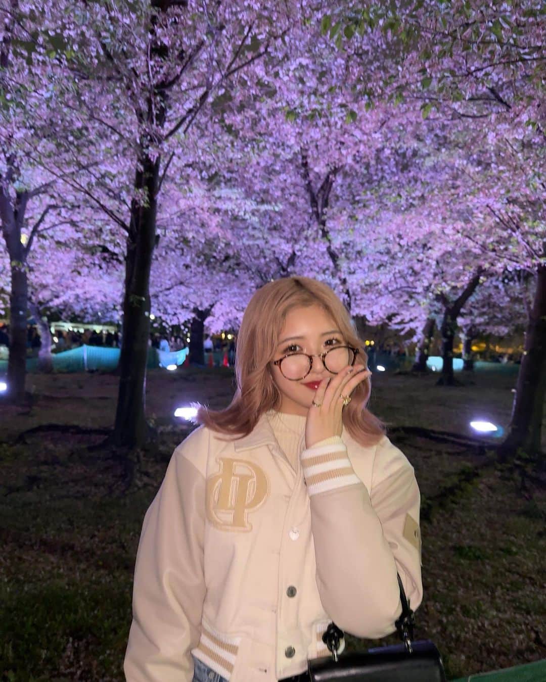 荻野心さんのインスタグラム写真 - (荻野心Instagram)「. 桜みてきたっ🌸  #夜桜 #お花見」4月3日 19時27分 - kokoroo_67