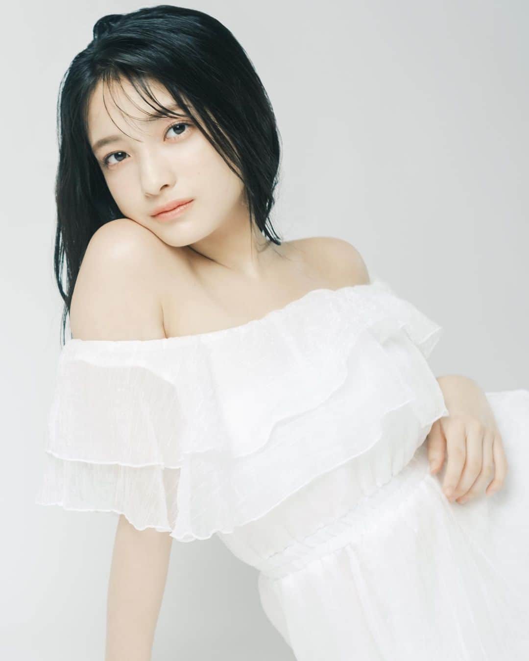 蛭田愛梨のインスタグラム：「🕊.*･ﾟ  @k_ttta_  @itochin.make   #作品撮り  #model」