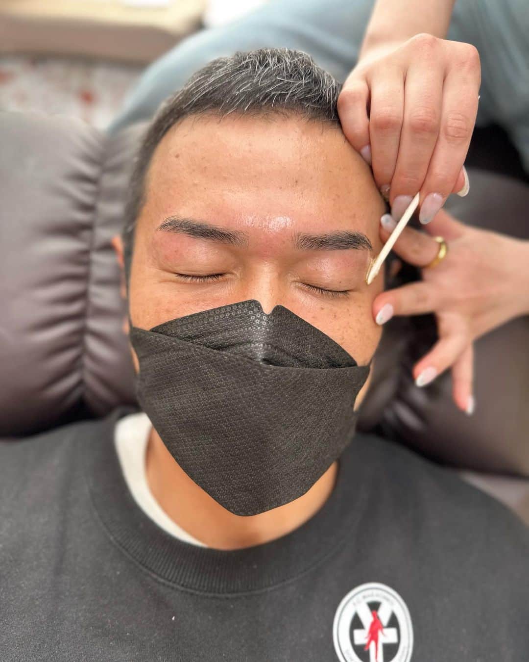 ニッチロー'さんのインスタグラム写真 - (ニッチロー'Instagram)「知り合いのコリンさんに  眉毛整えてもらいました  おじさんも小綺麗にしないと  キリッとシャープになって  いいヒットが打てそうです  #maisondepolaratelier #メゾンドポラールアトリエ #眉毛サロン  #広尾 #ニッチロー」4月3日 19時38分 - nicchiro5.1