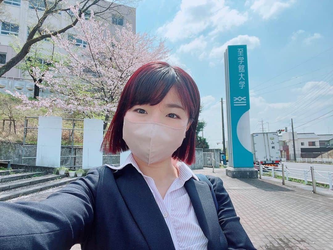寺本明日香のインスタグラム：「新年度🌸 至学館大学 体育科学科 助教に就任しました。 体操競技部の方は昨年9月から変わらず 女子監督を務めさせていただいてます！ かしこまった感じで 写真を撮りたかったんですが 撮ってくれる人が居らず💦笑 自撮り🤳でラフな感じで🙇‍♀️  明日から FUTURE STARS という大会のため 高崎に向かっております🚄 至学館の教え子も参加します(｡⊿°」∠)  さぁ～頑張るぞ～(ง •̀_•́)ง」