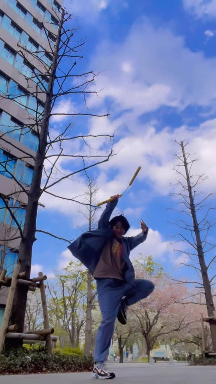 グリフォン國松のインスタグラム：「🌲🌸　#ohanami #sakura #cherryblossom #nakano #japan #ninja #skills #dance #nunchaku」