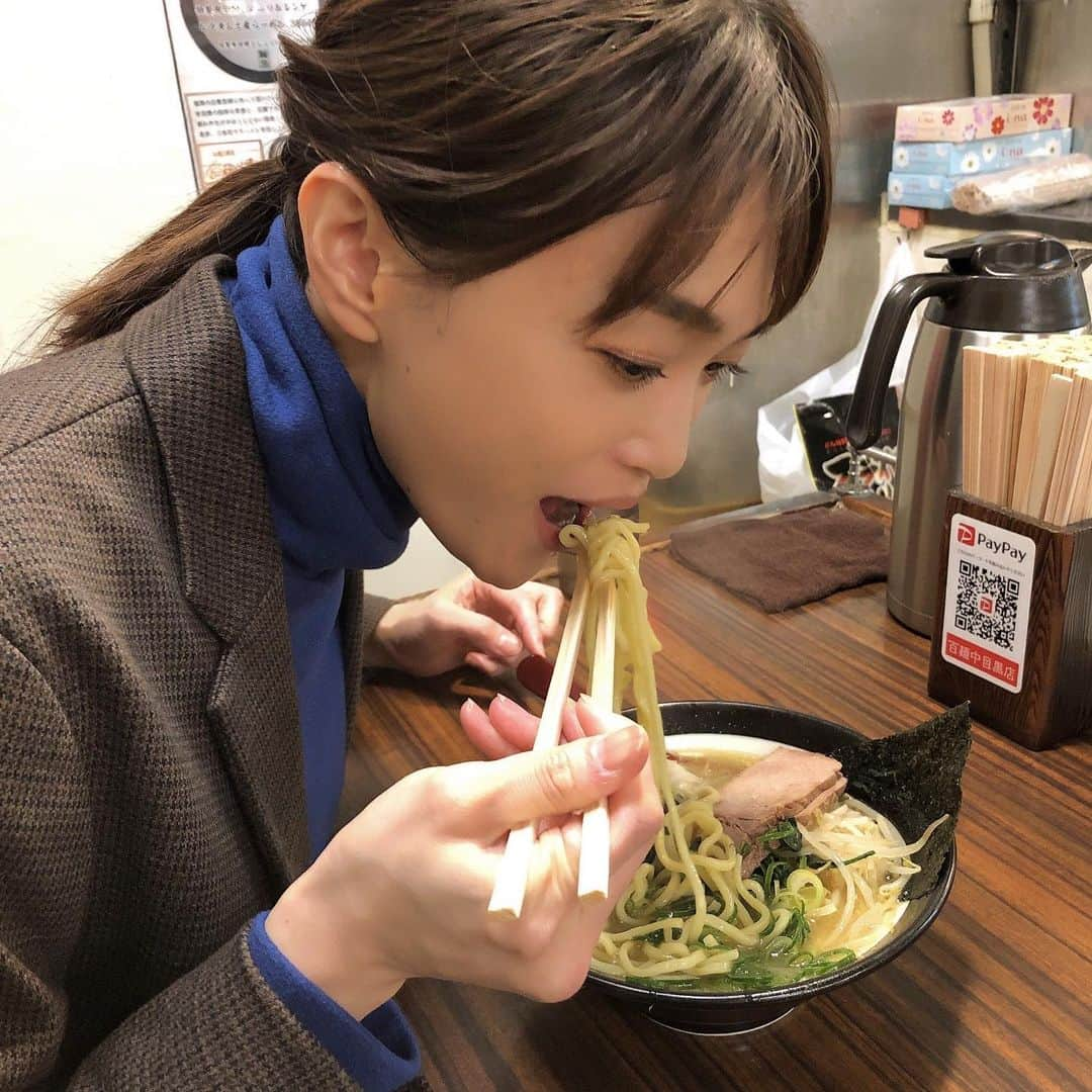 村山千代さんのインスタグラム写真 - (村山千代Instagram)「🍜 ラー活の報告。 ①百麺 中目黒 ②龍坊 代官山 ③マンモス 道玄坂 ④長岡生姜醤油ラーメン 家  (レンチン。うずらとほうれん草と海苔足した。)  普段は割と太麺が多い。 (こってりドロドロ、 味濃いスープが好きみたい) ←誰にも聞かれてない  #糖質塩分制限を意識してたら #意識低い系かもだけど #それがまたおいしいのです #罪悪感が味のスパイス🕶 #ラーメン #ラー活 #百麺 #龍坊 #マンモス #生姜醤油ラーメン　 #カップ麺 #カップ麺スタグラム　 #麺 #麺スタグラム」4月3日 19時42分 - chiyocolate420