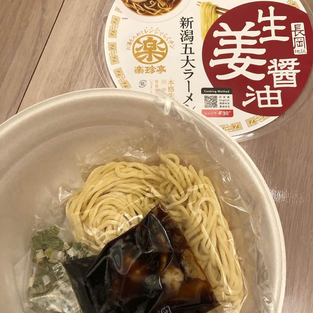 村山千代さんのインスタグラム写真 - (村山千代Instagram)「🍜 ラー活の報告。 ①百麺 中目黒 ②龍坊 代官山 ③マンモス 道玄坂 ④長岡生姜醤油ラーメン 家  (レンチン。うずらとほうれん草と海苔足した。)  普段は割と太麺が多い。 (こってりドロドロ、 味濃いスープが好きみたい) ←誰にも聞かれてない  #糖質塩分制限を意識してたら #意識低い系かもだけど #それがまたおいしいのです #罪悪感が味のスパイス🕶 #ラーメン #ラー活 #百麺 #龍坊 #マンモス #生姜醤油ラーメン　 #カップ麺 #カップ麺スタグラム　 #麺 #麺スタグラム」4月3日 19時42分 - chiyocolate420