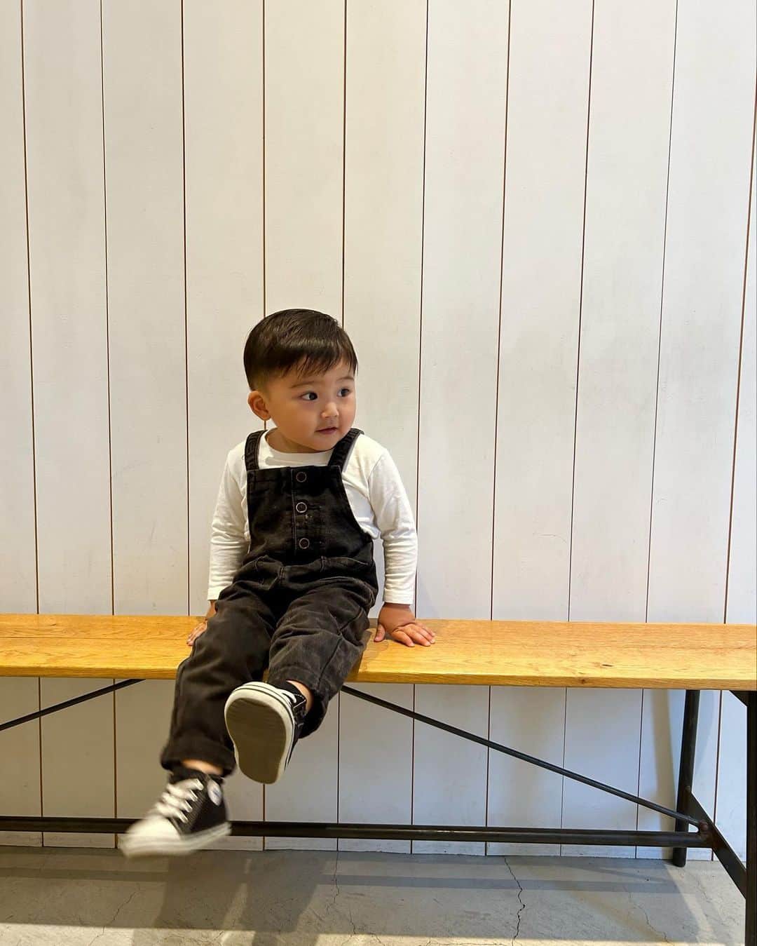 HARUEのインスタグラム：「パパのお買い物に付き添い🫶🏼  #familytime」