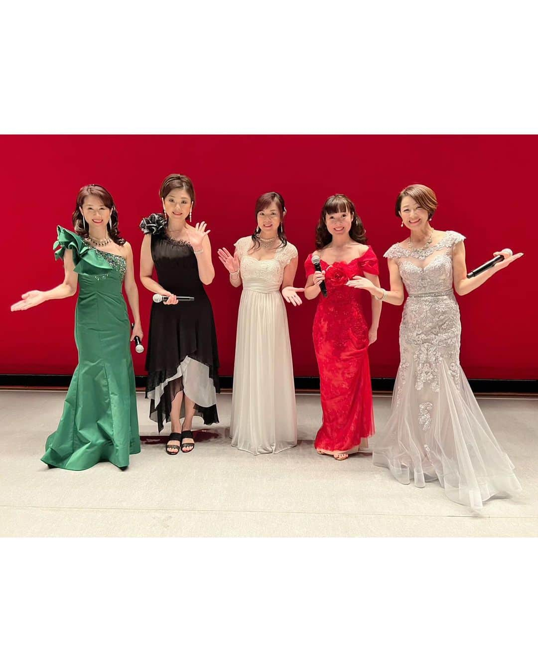 田川寿美さんのインスタグラム写真 - (田川寿美Instagram)「なごや商業フェスタ2023　春の音楽祭 『演歌女子。昭和の名曲ヒットパレード』IN愛知芸術劇場大ホール❗  昼夜2回公演  女子会トークも楽しくて 盛り上がりました。 こうして気心の知れた先輩 歌仲間と一緒にステージを 重ねていると 前から大好きだったけど も～っと大好きになってしまうものなのですね！  優しさと愛いっぱいの 演歌女子。コンサートてした。  お越しくださった皆様 そして いつもコメントを下さる皆様  ほんとーに、ありがとうございました‼️  #田川寿美#白秋#演歌女子#大阪#新歌舞伎座 #石原詢子 さん #大石まどか さん#みずき舞さん#コンサート#優しさ#愛#演歌#歌謡曲#着物 #Japanese#enka」4月3日 19時44分 - toshimi_tagawa