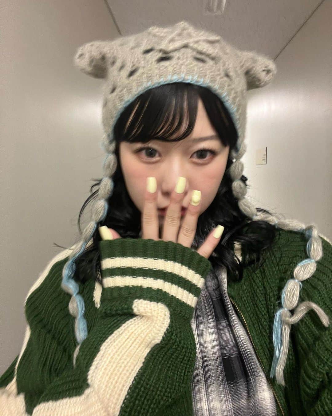 山下恵奈さんのインスタグラム写真 - (山下恵奈Instagram)「今回のネイルはレモンイエロー🍋🤍 #えなめるネイル」4月3日 19時46分 - ena_pi25