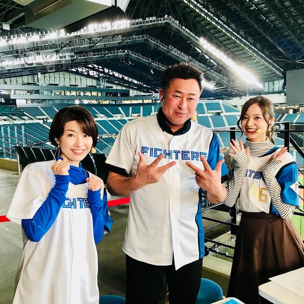 のインスタグラム：「【森さやか通信🌸⚾️】  新年度がスタート！  私は、ボールパークからの特番でスタートをきりました。  野球解決者の岩本勉さん☺️ 相変わらず、気配り上手な方です。  乃木坂46の金川紗耶さん💕 とってもキュートで、勝利の女神でしたね！  さあ、イチオシ！！はこの春で20周年です。  今年度もよろしくお願いいたします。  #岩本勉 #金川紗耶 #HTB森さやか #エスコンFs初勝利 #イチオシは20周年 #新年度」