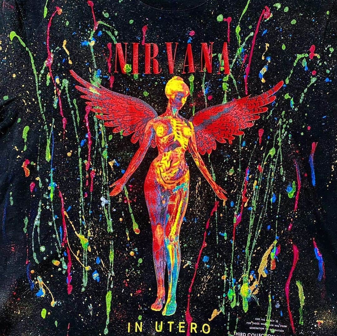 澤田友美のインスタグラム：「. @nirvana_official__  にペイントカスタム🎨この色すき❗️ . . #nirvana #nirvanafans #painting」