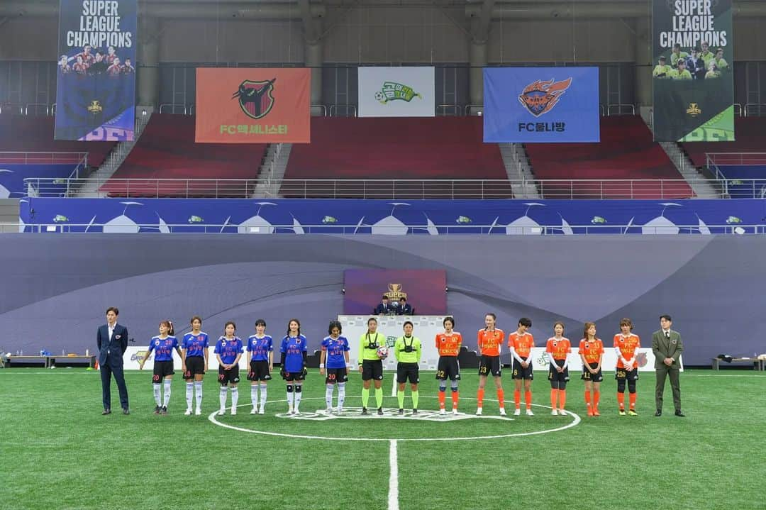 イ・チェヨンのインスタグラム：「4월5일 ⚽️골때리는그녀들  FC액셔니스타 vs FC불나방 슈퍼리그를 향한 🍊오렌지군단 시즌 첫경기가 방송됩니다!!🧡 #엄지척 #귀욥」