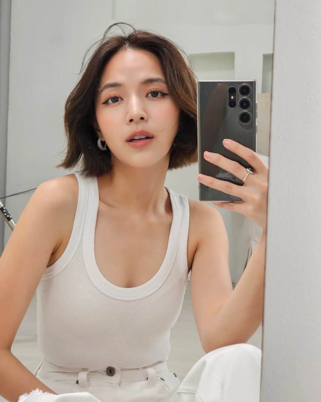 バイトゥーイ・ズワピットのインスタグラム：「สี่วันสี่ทรง🦝」