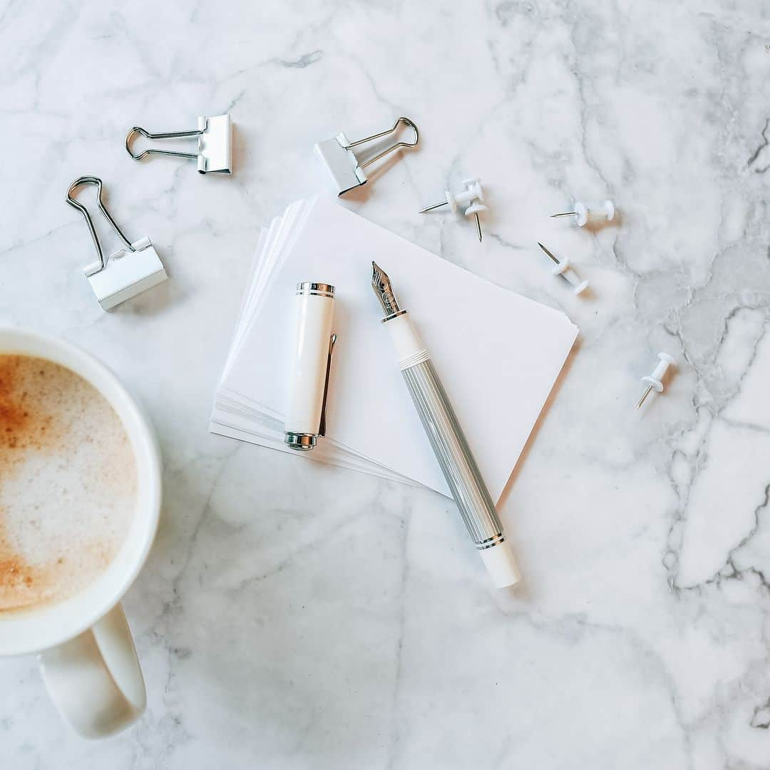 ペリカンさんのインスタグラム写真 - (ペリカンInstagram)「Happy Monday to all our fountain pen enthusiasts. How do you start into the week?🌞  🖋️ Souverän M405 Silver-white  #mondaymotivation #pelikanpassion #fountainpen #fountainpens #fountainpenaddict #fountainpenlove #fountainpengeeks #m405 #pelikan #pelikansouverän」4月3日 20時00分 - pelikan_passion