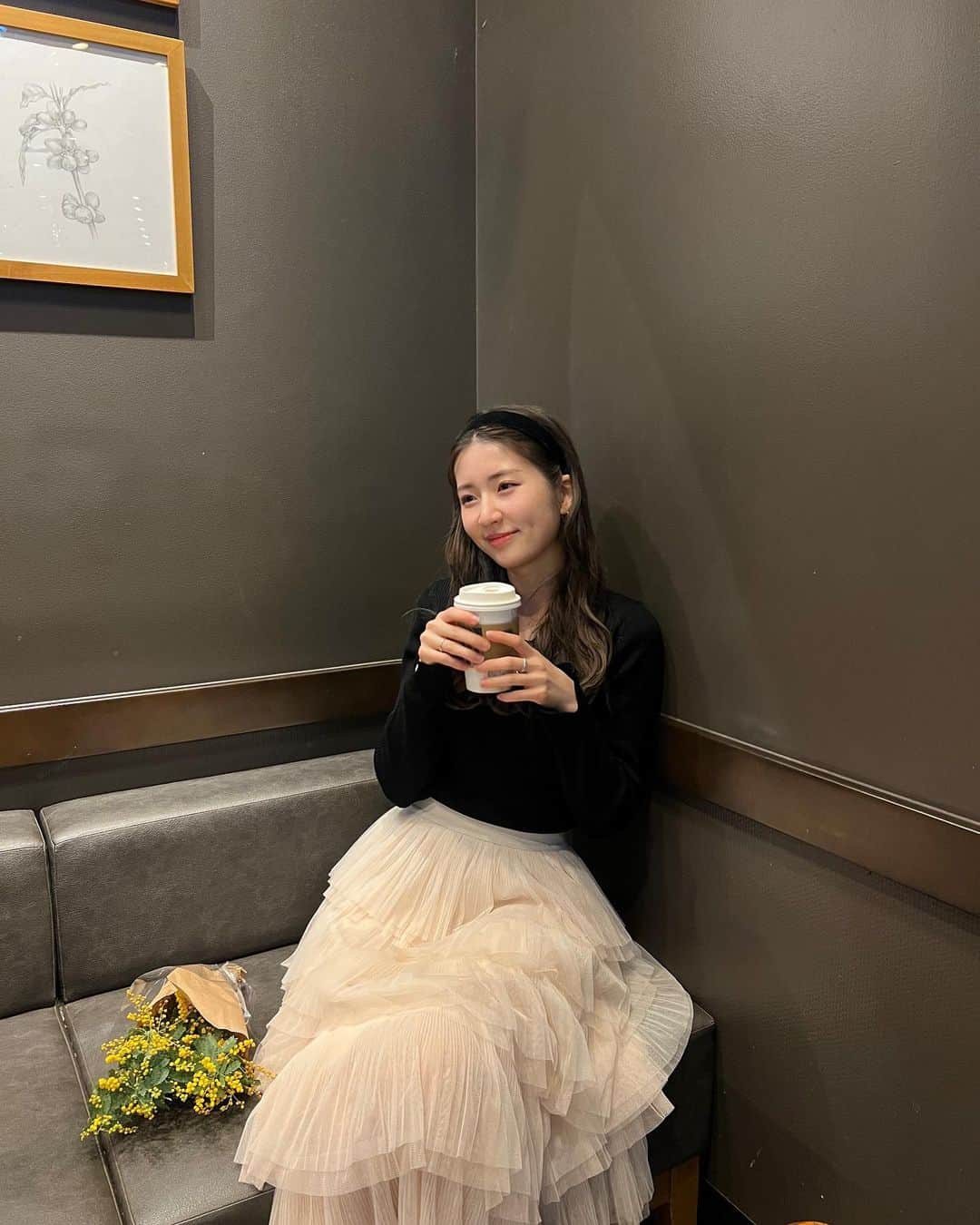 雨宮凜々子のインスタグラム：「久しぶりの甘めコーデ♡ 👚#zara  👖#rilyco  👠#converse  👜#prada  . . . #ootd #fashion #spring #2023ss #春コーデ #春服コーデ #春服 #春ファッション #甘めコーデ #甘めカジュアル #デートコーデ #デート服 #淡色コーデ #淡色女子 #女子大生コーデ」