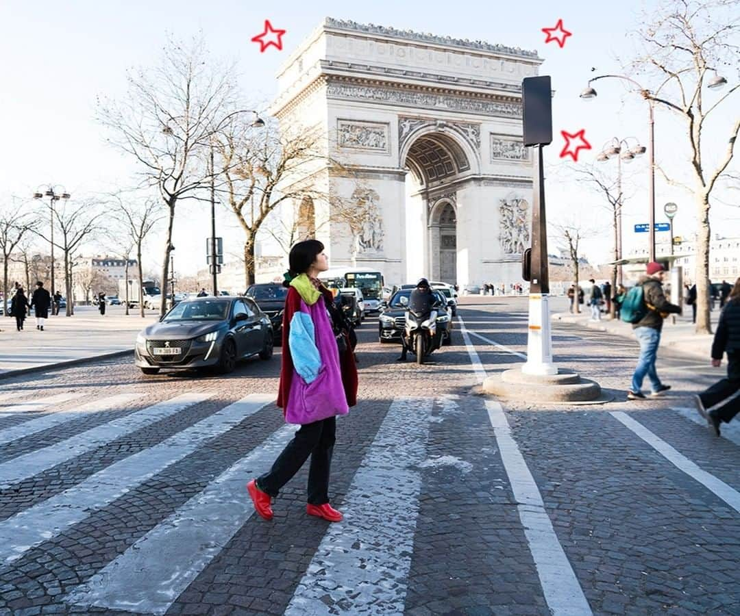 装苑さんのインスタグラム写真 - (装苑Instagram)「🇫🇷モトーラ世理奈 in Paris🇫🇷 モトちゃんがパリの名所をご案内！Vol.01  2023－’24年秋冬コレクションに合わせてロンドンを訪れたモトーラさん。 『装苑』5・7月号の撮影のため、パリにも足を運んでくれました。  撮影の合間を縫って、文化出版局のパリ支局のスタッフとともに、1日限りのパリ観光地巡りの旅に出発です🥖🇫🇷  詳しくはプロフィールのリンクからチェック🔗 @soenonline  #装苑 #soenonline #paris #モトーラ世理奈」4月3日 20時01分 - soenonline