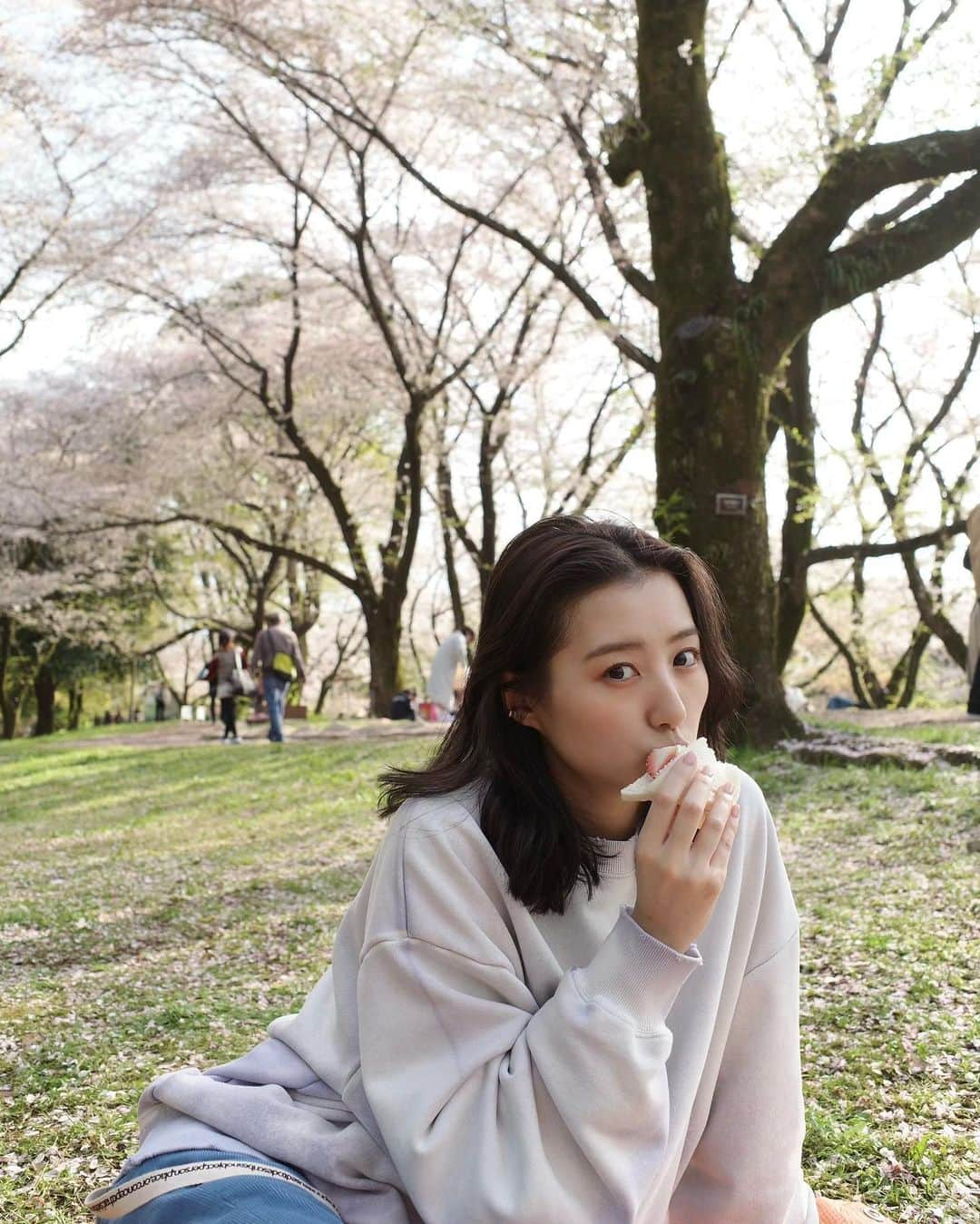 高田里穂のインスタグラム：「ぴかぴかの４月🥺🌟」