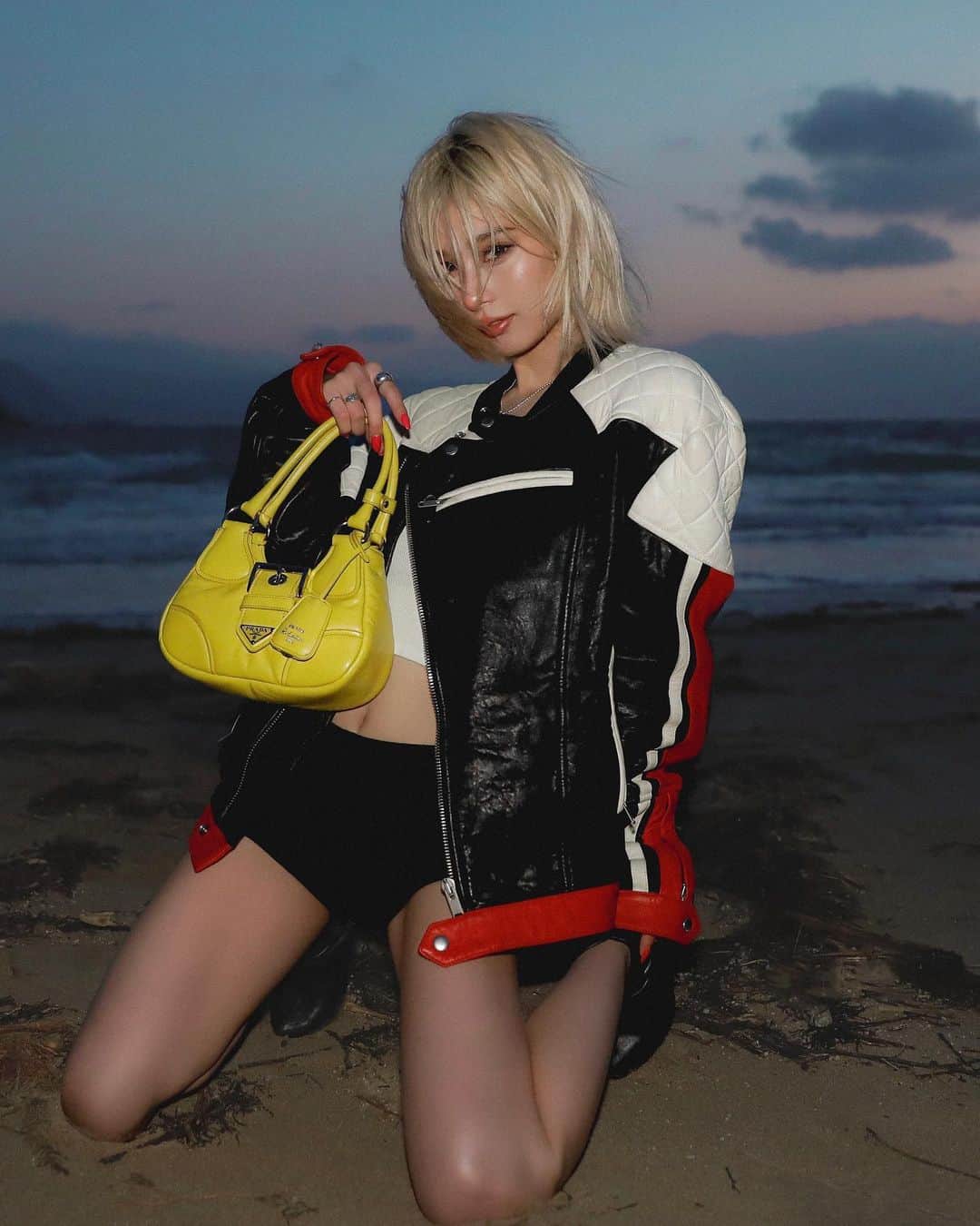 南部桃伽のインスタグラム：「ㅤㅤㅤㅤㅤㅤㅤㅤㅤㅤㅤㅤㅤ @prada 💛」
