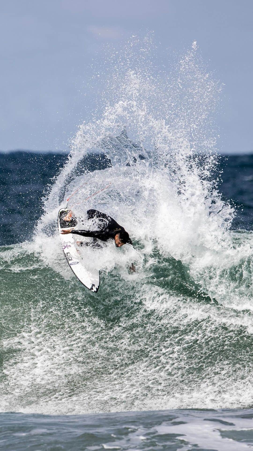 イタロ・フェレイラのインスタグラム：「Agora é valendo, bora se divertir nas direitas.🤞😃 #bellsbeach」