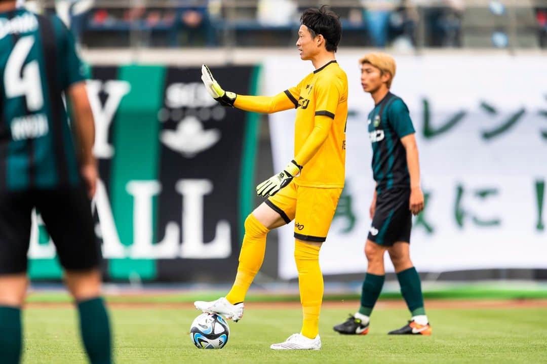 竹重安希彦さんのインスタグラム写真 - (竹重安希彦Instagram)「J3第5節 vs アスルクラロ沼津 0-0  まだまだやれる。 まだまだ伸びしろだらけ。 しっかり反省して修正します。  約1年半ぶりのギオンスタジアムでの公式戦のピッチ、チャント最高でした。  たくさんの応援ありがとうございました。 次こそはギオンスタジアムでファミリアを！！  #j3  #scsagamihara  #sc相模原  #サガミスタ  #感謝  #21 #竹重安希彦」4月3日 20時07分 - akihikotakeshige125