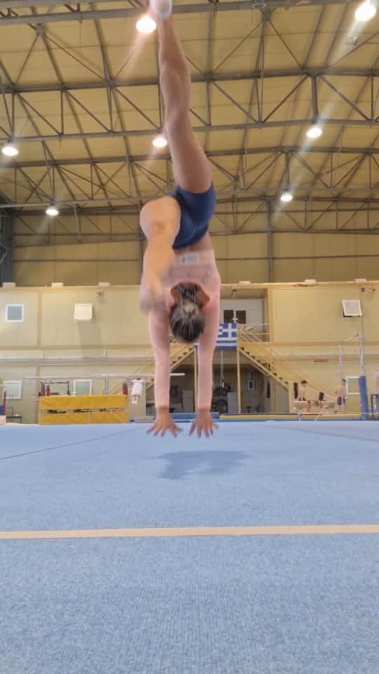 のインスタグラム：「Καλή εβδομάδα σε όλους!!  Let's gooooooo #fewdaysleft #gymnastics #gymnast #mondaymotivation」