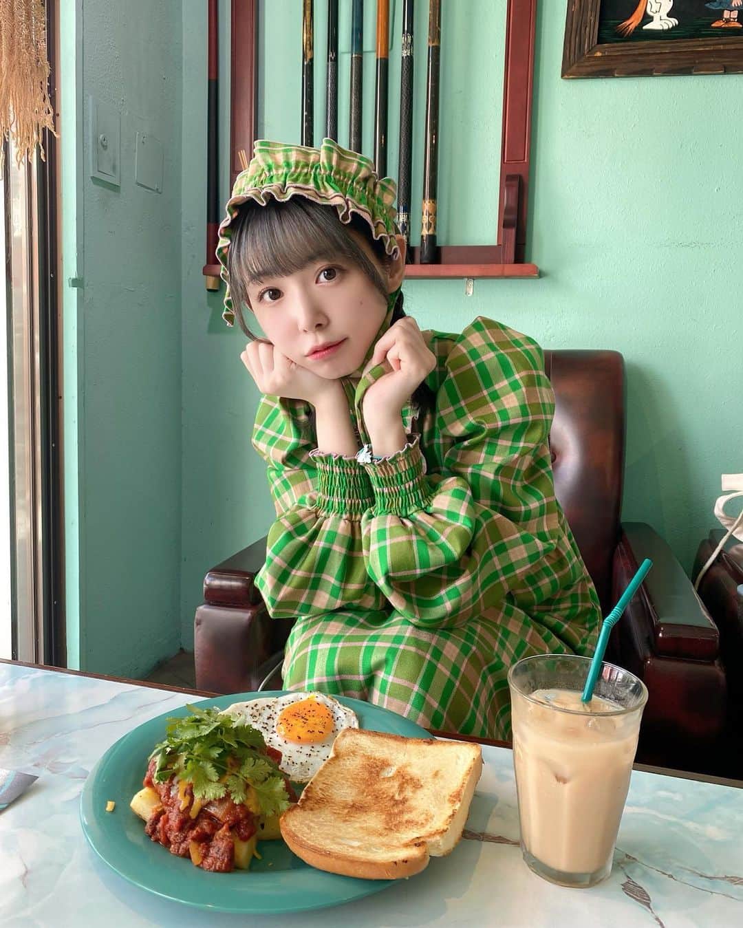 大場はるかのインスタグラム：「ブレックファーストはパン派？ご飯派？ 君と食べられればどっちでも嬉しい派🙃 (よっ！アイドル！)  #沖縄カフェ」