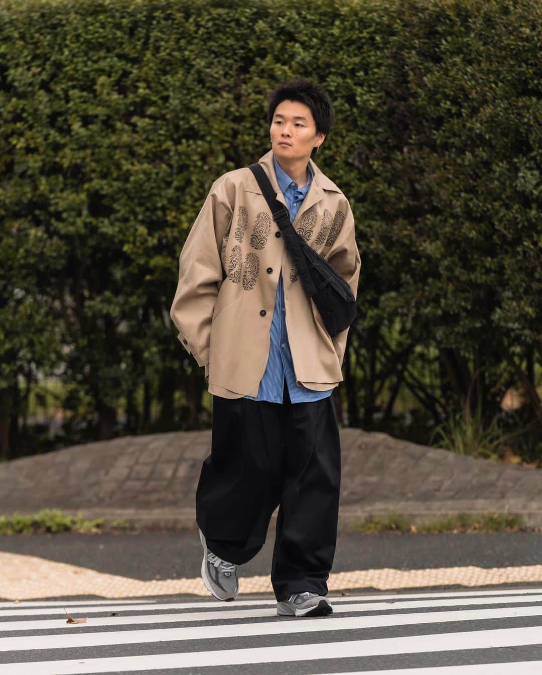 Ryoさんのインスタグラム写真 - (RyoInstagram)「Today's outfit 🚶‍♂️ 久しぶりのベージュのショートマック。 僕もなんだかんだ一番着てるアウターです。  待っていた方は是非、GETしてください🔥  jacket : @camielfortgens  着用サイズ:S shirt :  @the_clesste  pants : @_sagenation  shoes : @newbalancelifestyle  bag : @lemaire_official  ㅤㅤㅤㅤㅤㅤㅤㅤㅤㅤㅤㅤㅤ #clesste #lemaire #sagenation #newbalance」4月3日 20時25分 - ryo__takashima