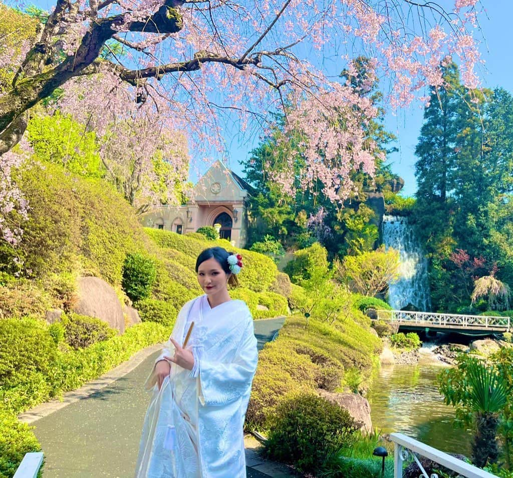 あゆむさんのインスタグラム写真 - (あゆむInstagram)「皆さん私達の結婚報告にたくさんのお祝いのお言葉やメッセージありがとうございます!!!✨️ 皆様にあたたかい言葉をかけていただき、夫婦共々幸せです。🌸  コメントは全部読ませていただいております！！少しずついいね＆返信していきますので、暫しお時間をください♡⃛◡̈   #justmarried  #japaneseweddingstyle   #deathmetalgirl」4月3日 20時24分 - aym_lml