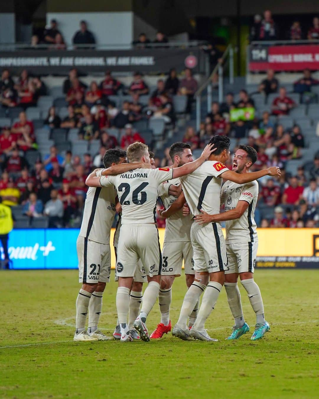 指宿洋史のインスタグラム：「Just focus on the next match and enjoy every moment Reds.」