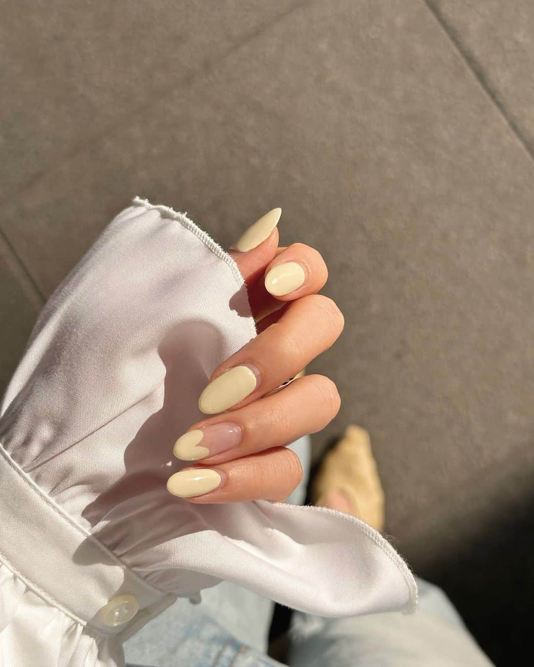 宮所舞のインスタグラム：「. 伸びてきたけど今のネイルも とてもお気に入り💛#dkr_nail」