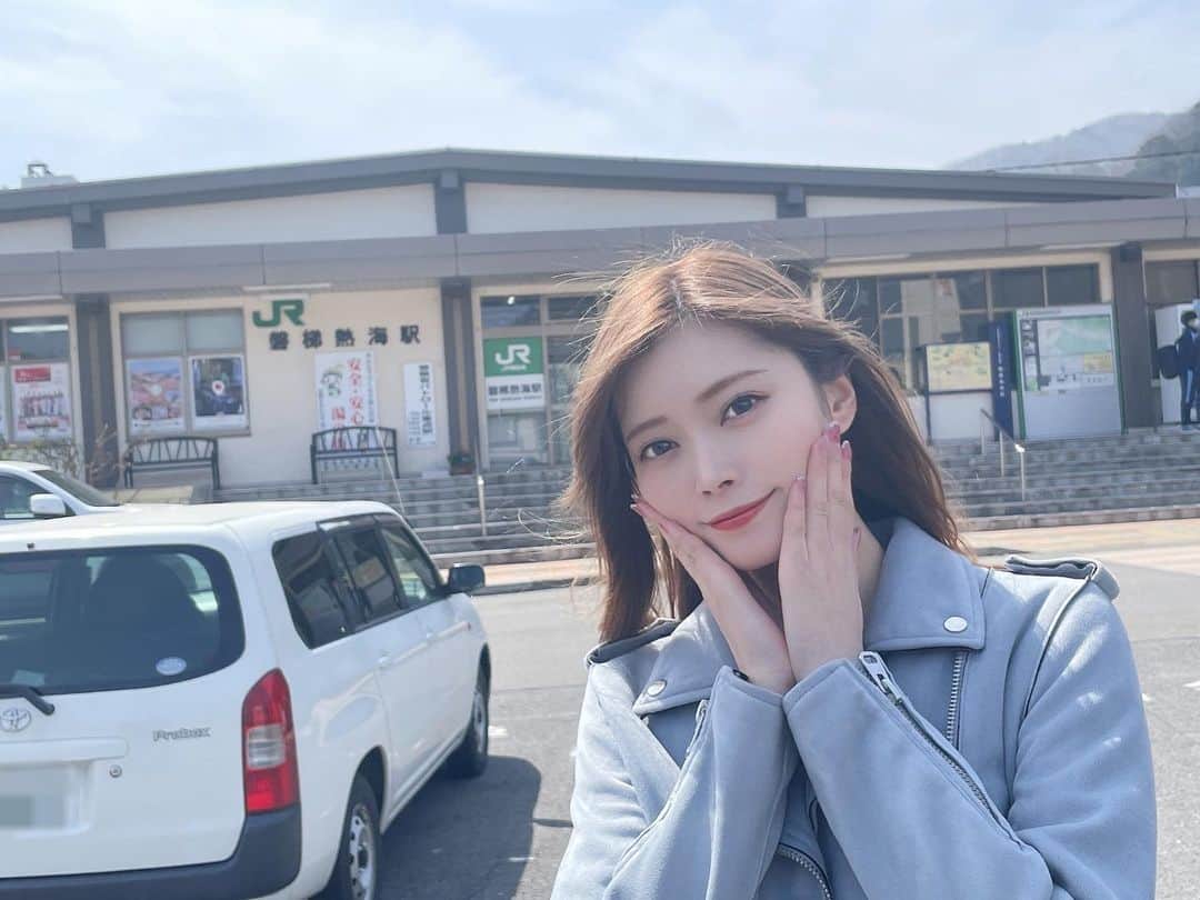 橋本真帆のインスタグラム：「♡ . . 4日間、番組のロケで福島県に行ってました💓 朝から夜までたくさんの温泉に入ってきたよ🤤 . 福島県、初めてだったのですが ご飯も美味しくって出会ったみなさんも 優しくって素敵なところばかりだったので ぜひまた行きたいなぁ🥰 . . まだ告知していいのかわからないので また放送日近くなったらお知らせします♨️ たくさん写真も撮ったのでその時に〜🥰 . . . #福島県 #温泉旅行 #秘湯 笑 #磐梯熱海 #磐梯熱海駅 #ばんだいあたみ #って読むらしい」