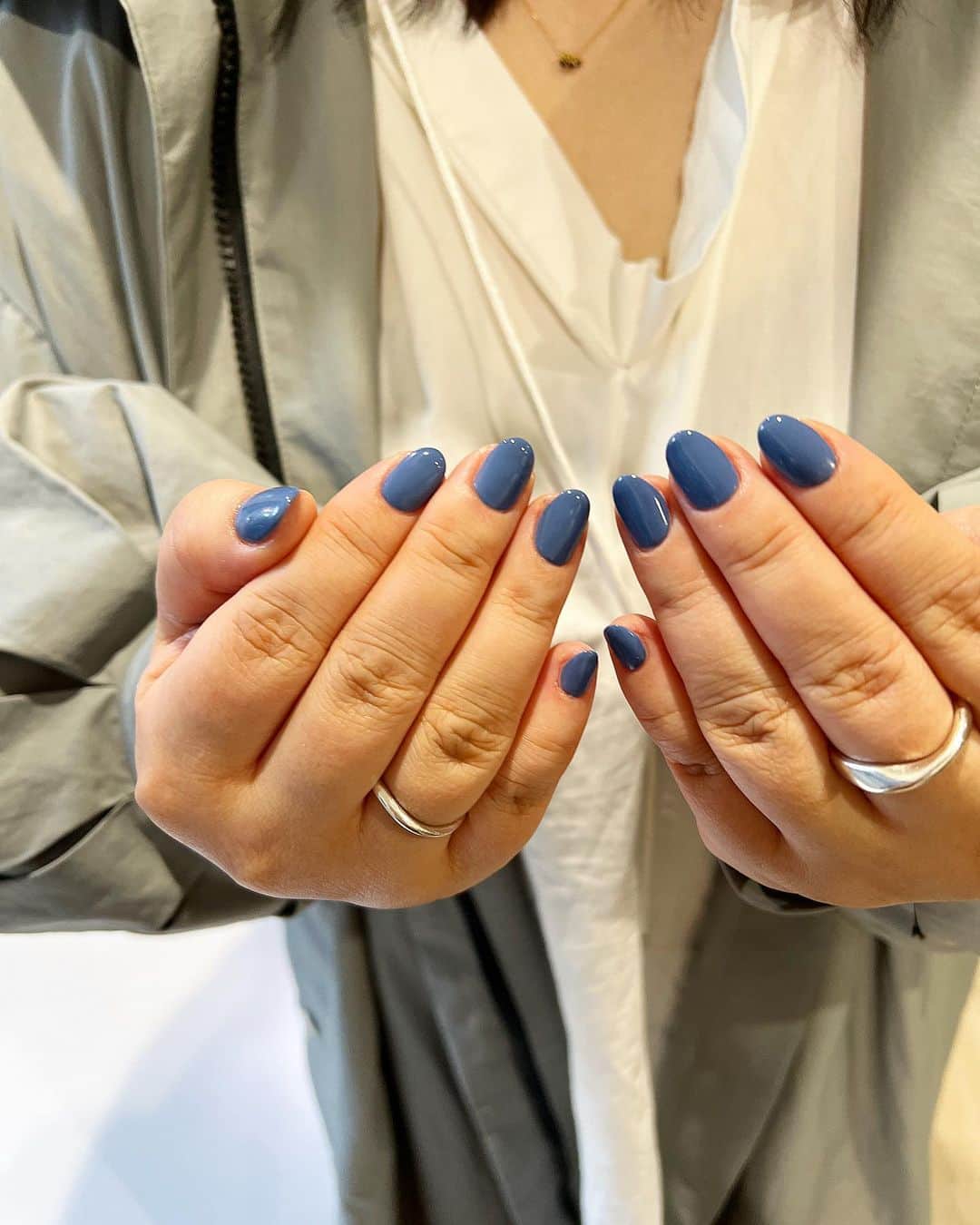 Kana Kobayashiさんのインスタグラム写真 - (Kana KobayashiInstagram)「良い色* #nails #シンプルネイル #ネイル #blue #ネイルサロン #東京ネイルサロン #日本橋ネイル #三越前ネイル」4月3日 20時55分 - anela_kana