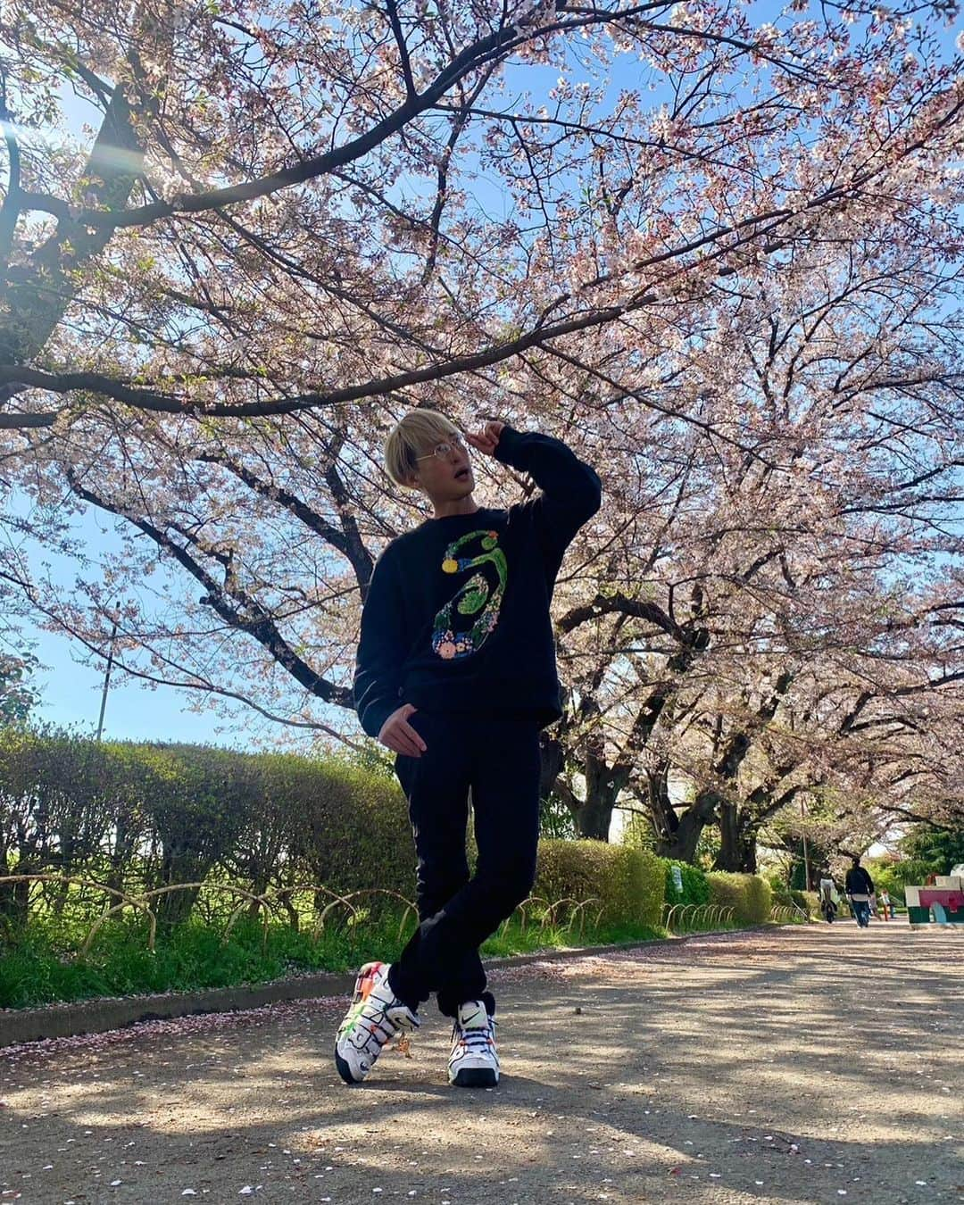 モリナオフミ（フラチナリズム）のインスタグラム：「春爛漫とモリ爛漫  #桜 #春 #爛漫 #らんまん #フラチナリズム #モリナオフミ #刈り上げ」