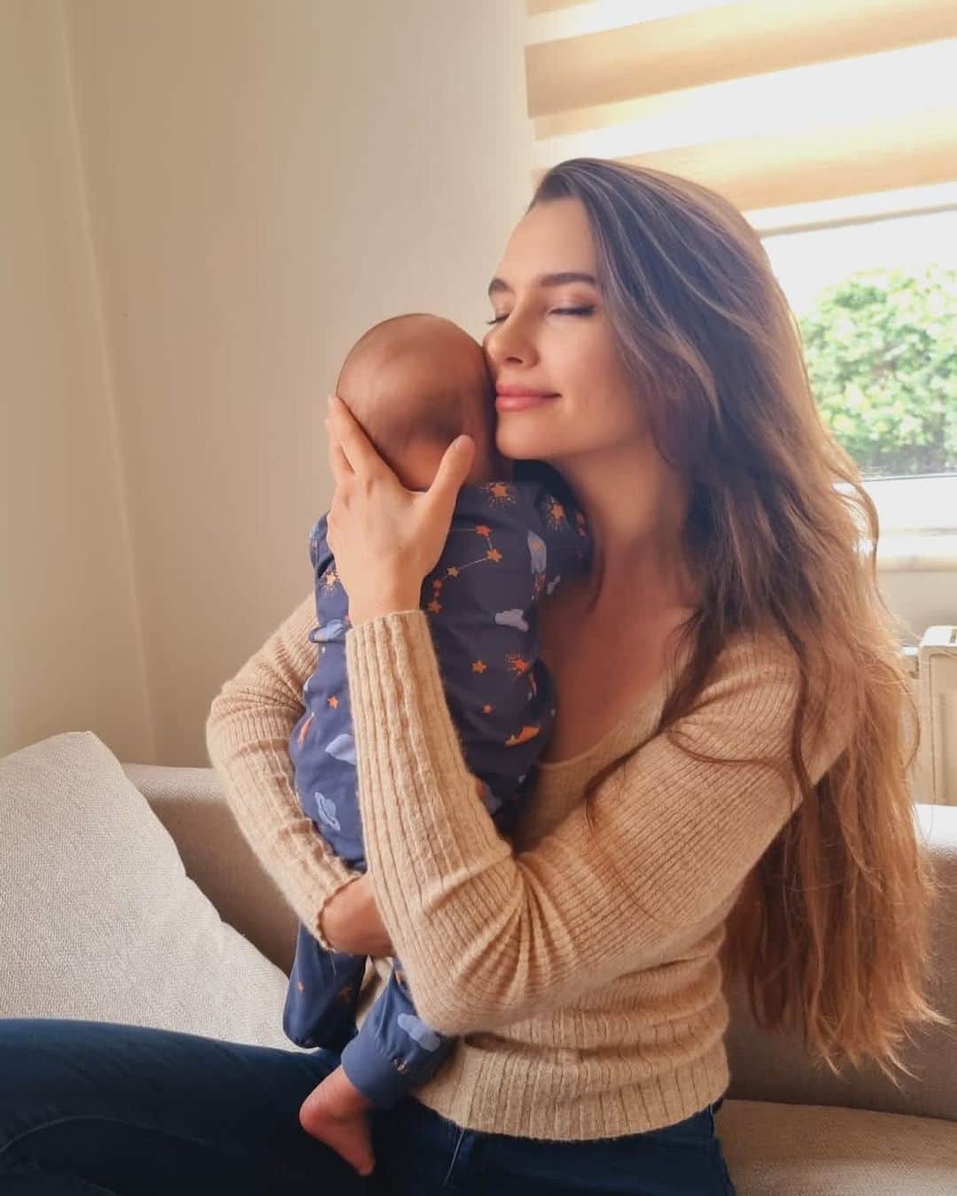 Leyla Lydia Turgutluのインスタグラム：「My little universe🪐💫🥹」