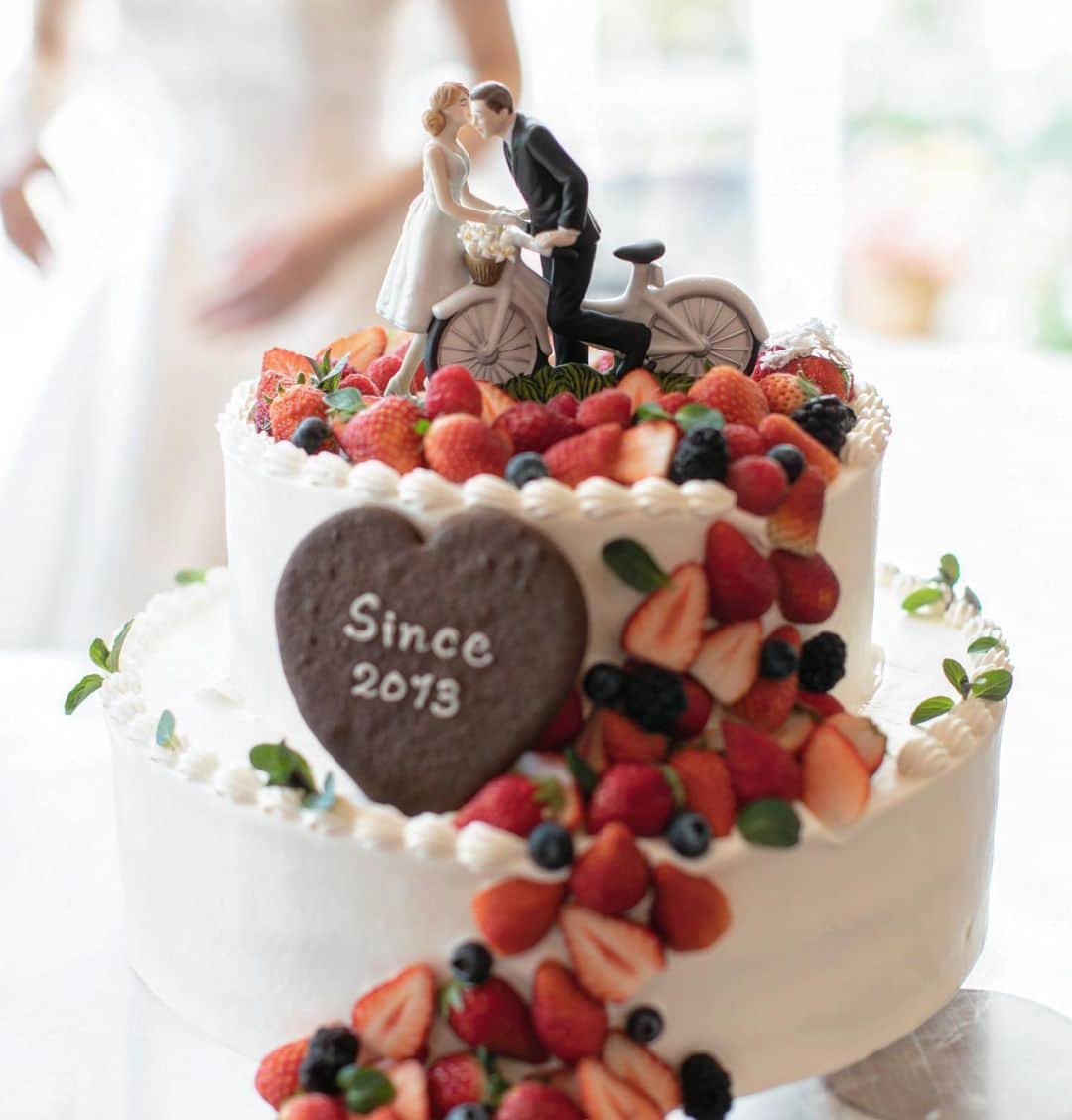 ザ・チェルシーコートおゆみ野ガーデンさんのインスタグラム写真 - (ザ・チェルシーコートおゆみ野ガーデンInstagram)「*   𓂃wedding cake 𓂃𓈒𓏸 𓈒𓐍  1番人気はいちごのケーキ!!  ………………  緑溢れる貸切一軒家邸宅で叶える natural wedding 🌿𓂃 𓈒𓏸  ブライダルフェアのご予約は Instagramからも承っております お気軽にお問い合わせくださいませ⚐  ………………  #チェルシーコートおゆみ野ガーデン #チェルシーコート #チェル嫁 #チェル婚 #式場探し #wedding #bride  #リゾートウェディング #千葉婚 #千葉花嫁 #フォト婚 #ウェディングフォト #プレ花嫁 #花嫁diy  #ナチュラルウェディング #千葉結婚式場 #リゾ婚  #ウェディングアイテム #ガーデン挙式  #オリジナルウェディング #結婚式  #結婚式準備 #手作りアイテム  #ヘアアレンジ #ヘアスタイル #パパママ婚 #2022冬婚 #2023春婚 #2023夏婚 #2023秋婚」4月3日 21時11分 - thechelseacourt