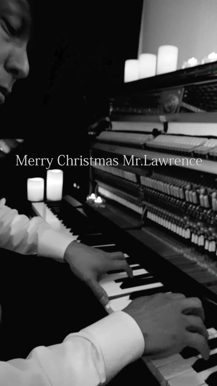 望月衛介のインスタグラム：「The great composer Ryuichi Sakamoto passed away. I was deeply influenced by his music. I was also deeply influenced by his piano technique. He is no longer with us. But his works will live on beyond my life.  #ryuichisakamoto #merrychristmasmrlawrence #rip   #piano #pianist  #composer  #originalsong  #originalcomposition #healing #heal #chill #chillmusic  #newage  #newagemusic  #eisukemochizuki  #ピアノ #ピアニスト #癒し #ニューエイジ #ヒーリング #オリジナルソング #作曲 #満月作曲 #望月衛介 #fullmoon #満月」