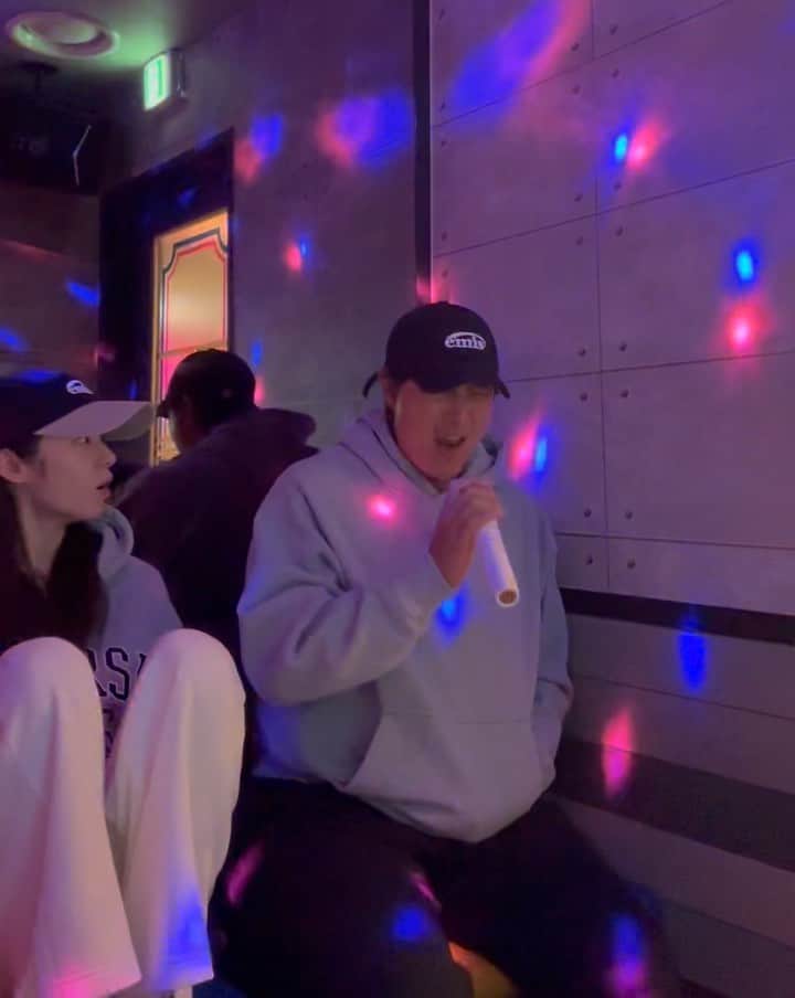 ジヨン のインスタグラム：「오 노래 늘었!!!!! 아.....니네 하핫🫣」